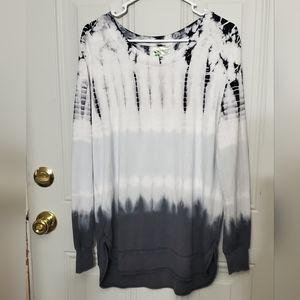 Greentea Women’s long sleeve shirt. Gray tie dye.  Size Medium Super Soft!